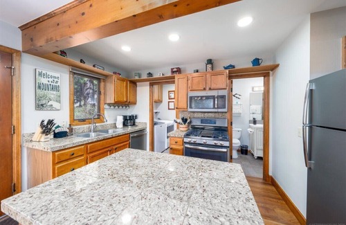 Aspen Brook Cabin | Perfect Family Cabin, Walking Distance to RMNP and the River in Aspen Brook + AC