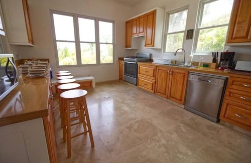 Calivigny Villa | Perfect Family/Friends Reunion Retreat 5 Bedroomsnn