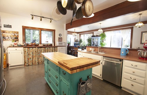 Baxter House | PERFECT FAMILY GETAWAY! Historic CRYSTAL SPRINGS INN is all yours - 4,000 sq ft!
