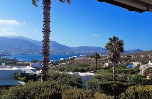 Krotiri House | Perfect family holiday Cottage, walk to the Beach + Pool access