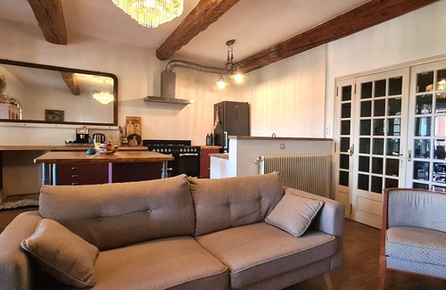 Servian House | Perfect for a couple - beautiful air conditioned bedroom, views, pool, garden