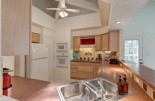 Tomball House | Perfect for Business Professionals
