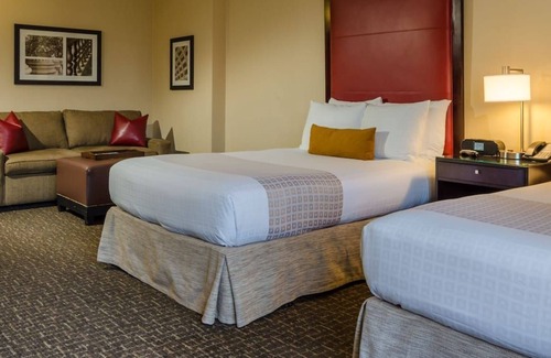 Dupont Circle House | Perfect for Business Travel! 4 Relaxing Units, with Private Parking!