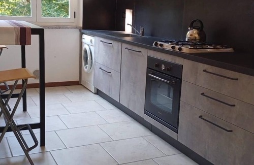 Roe Volciano Apartment | Perfect for couples, families, walkers, cyclists just minutes to beach and Salò