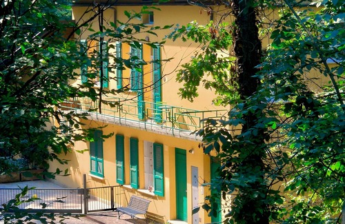 Roe Volciano Apartment | Perfect for couples, families, walkers, cyclists just minutes to beach and Salò