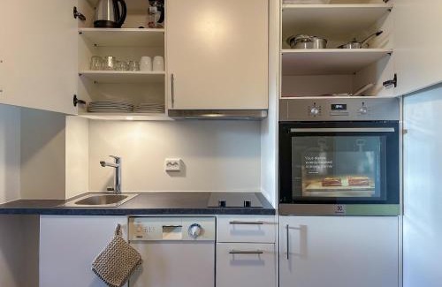 Tromsdalen Apartment | PERFECT for Couples - FREE Parking & Near attractions