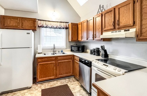Innsbrook House | Perfect for Extended Stays! Pet Friendly!