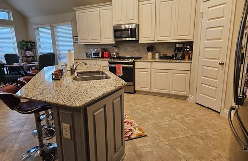 Houston House | Perfect for families, near Houston, Medical Center, NASA, Gulf Coast! Pets OK.
