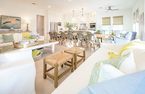 Beachside Village House | Perfect for Families & Groups/Sleeps 14/Large Table Seats 14/+ Full Amenities