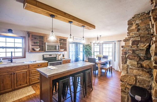 Smithville Other | Perfect for Families + Smithville + Sunroom + Hot Tub + Playset + Cozy & Private