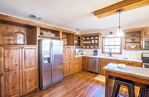 Smithville Other | Perfect for Families + Smithville + Sunroom + Hot Tub + Playset + Cozy & Private