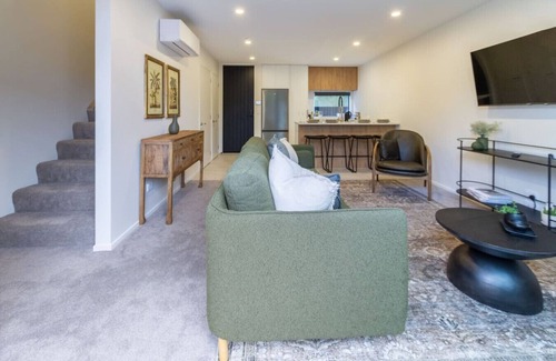 Saint Albans House | Perfect for Groups: Stylish 4BR Devonport Stay