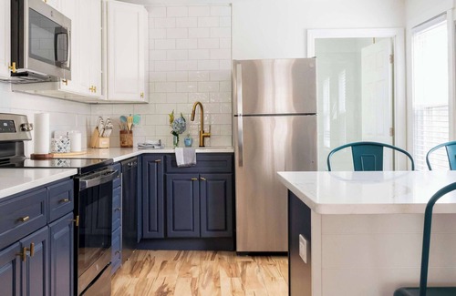 Yachting Village Apartment | Perfect for Large Groups, Downtown Newport 5 bed!