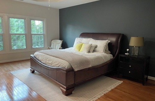 Lakeview House | Perfect for LPGA Solheim Cup! Large Family Getaway, Lake, NatureTrail, Wineries!