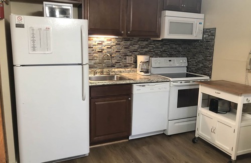 Snowshoe Condo | Perfect for mtn bikers at Village- 1st Floor - New gated back porch access