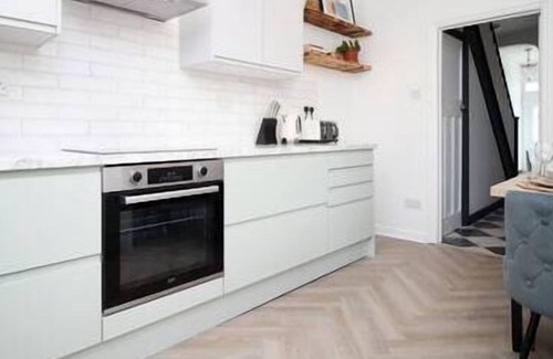 Splott House | Perfect Four Bed House for Groups, Contractors by Gurkha Stay,Cardiff -Free WiFi