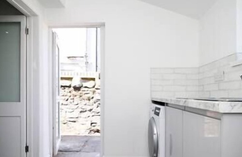 Splott House | Perfect Four Bed House for Groups, Contractors by Gurkha Stay,Cardiff -Free WiFi