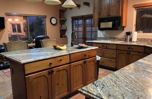 Desert Club Estates House | Perfect Get-away, Close To Everything, Comfortable Santa Fe Home