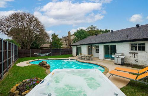 Richardson House | Perfect Getaway Home w Pool Jacuzzi Cinema Room