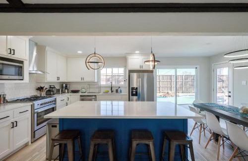Richardson House | Perfect Getaway Home w Pool Jacuzzi Cinema Room