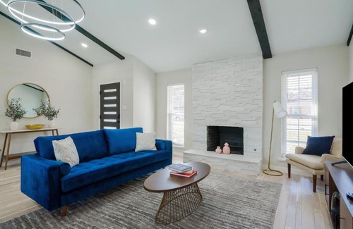 Richardson House | Perfect Getaway Home w Pool Jacuzzi Cinema Room