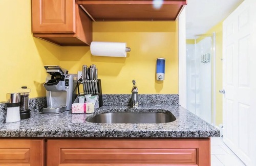 Newton Center House | Perfect Getaway in Historic NewtonHighland (CDC Safe)