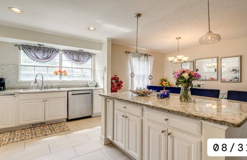 Oxon Hill-Glassmanor House | Perfect Getaway Deal in a PRIME Location Hurry before the deal ends!