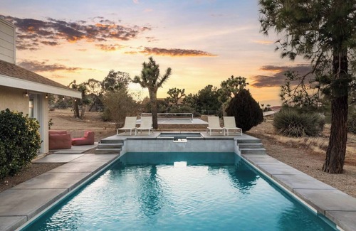 Yucca Valley House | Perfect Group Retreat w/Pool, Spa & Pickleball