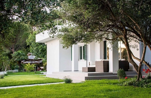 Zaboric House | Perfect holiday home for a small group or a family - directly on the beach