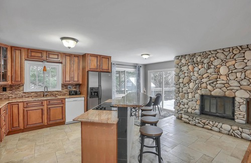 Wallkill Villa | Perfect home for a dream retreat + POOL