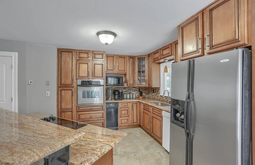 Wallkill Villa | Perfect home for a dream retreat + POOL