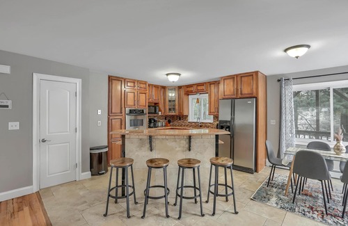 Wallkill Villa | Perfect home for a dream retreat + POOL