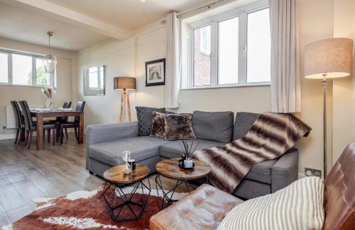 Brompton & Hans Town Apartment | Perfect Location 2 Bed South Kensington Knightsbridge Chelsea with AC