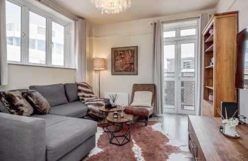Brompton & Hans Town Apartment | Perfect Location 2 Bed South Kensington Knightsbridge Chelsea with AC