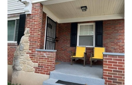 Silverton House | Perfect location 2 minutes to Kenwood Mall, 10 minutes to Downtown