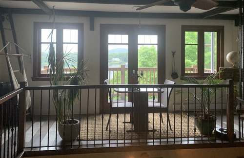 Lac Beauport House | Perfect location!