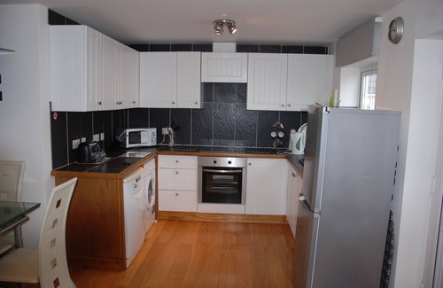 Padstow House | Perfect location for exploring the local 7 bays, Wifi, local amenities