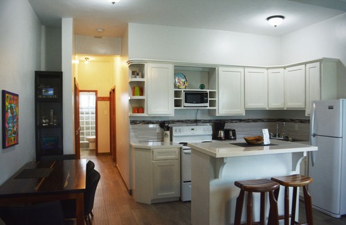 San Pedro Condo | Perfect Location with Roof-Top Pool *Book Today*