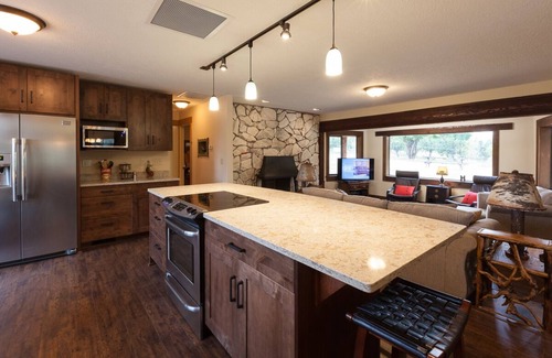 Parkdale House | Perfect Modern Cabin Getaway, Updated, Gorgeous Hood Views!
