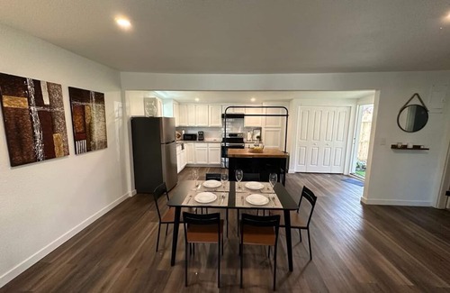 Mahncke Park House | Perfect near downtown location!