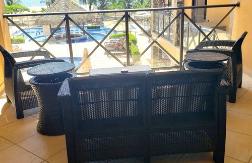 Barrio Los Villalobos Condo | Perfect Oceanfront Location - 3 Bedroom Condo in Jaco with Cascading Pools
