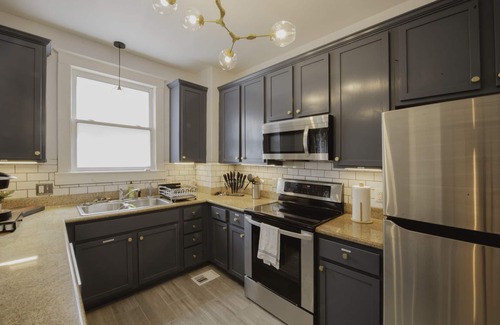 Metropolitan House | Perfect place for family vacations in the fashionable and fun Starland District!