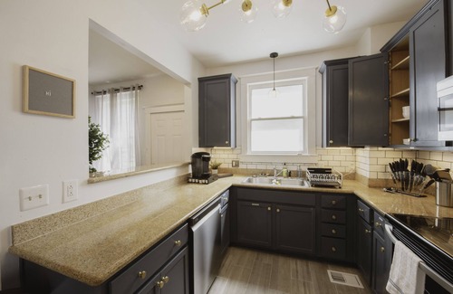 Metropolitan House | Perfect place for family vacations in the fashionable and fun Starland District!