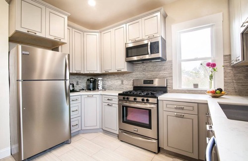 Alameda Apartment | Perfect Place in Alameda- Entire Upper Unit