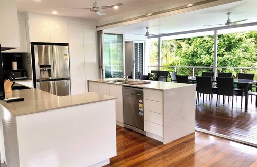 Edge Hill House | Perfect Pool House Idyllic Tropical Retreat