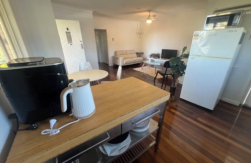Paddington Apartment | Perfect Position in Paddington walk to Suncorp Restaurants Train and city cat