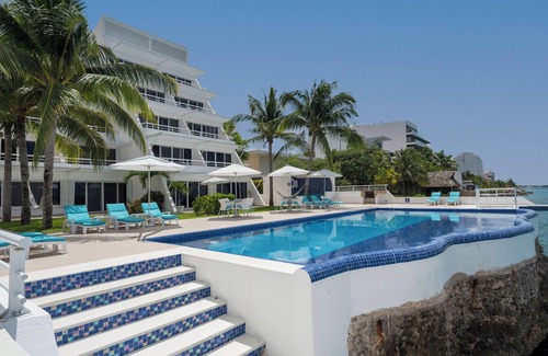 Zona Hotelera Norte Condo | Perfect&Quiet Oceanfront 1BR Condo, 2 miles North of town, Awesome Snorkeling