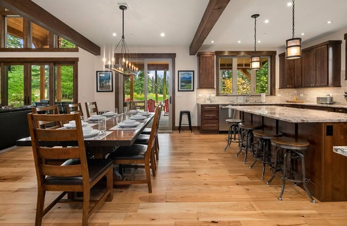 Cle Elum House | Perfect Retreat for multiple families! On the Golf Course | Hot Tub and more!