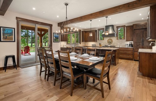 Cle Elum House | Perfect Retreat for multiple families! On the Golf Course | Hot Tub and more!