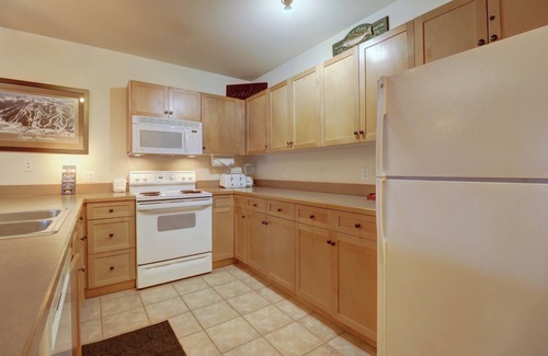 East Village at Copper Condo | Perfect Ski Condo with hot tub Steps from the Super Bee & Golf Course CS325